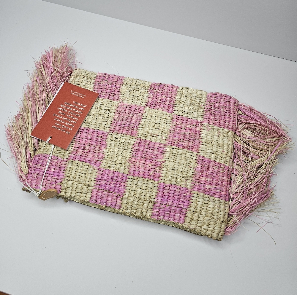 Poolside Clutch Natural/Pink Checkered Fringe Clutch Straw  NWT Upcycled Organic - Picture 12 of 13